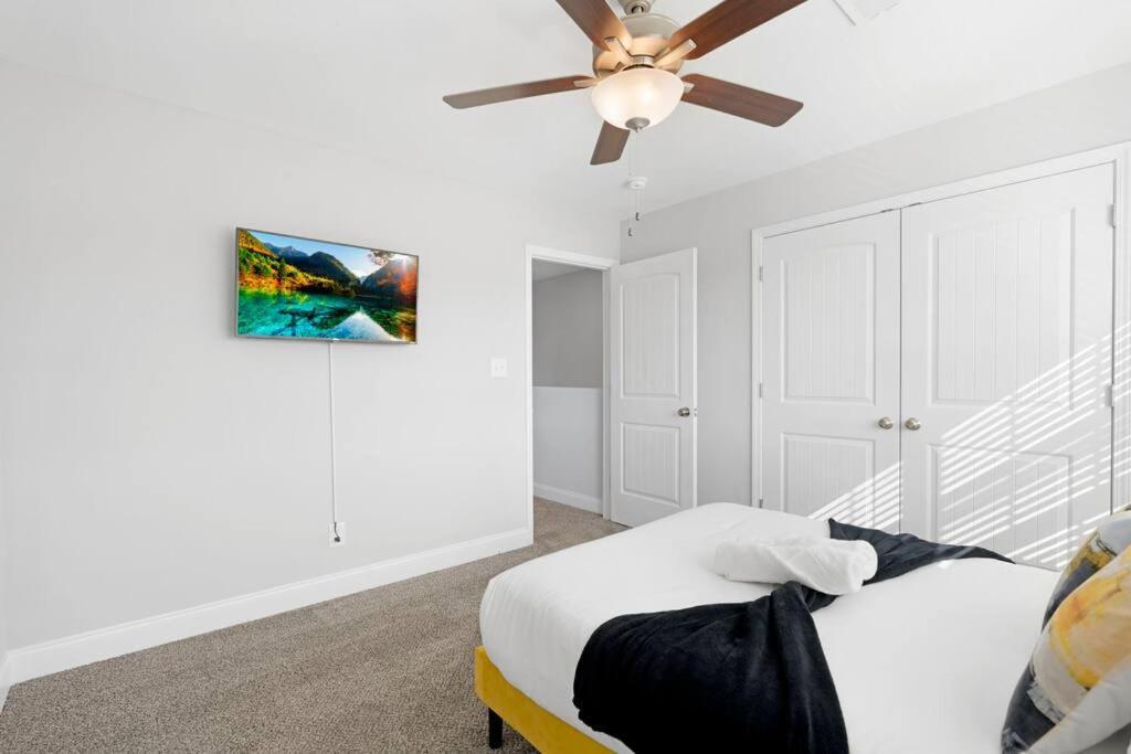 Make Lemonade In Luxury W King Bed And Free Parking Plus 40 Minutes To Nashville Clarksville Luaran gambar