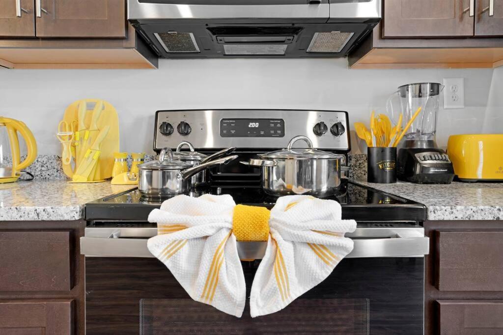 Make Lemonade In Luxury W King Bed And Free Parking Plus 40 Minutes To Nashville Clarksville Luaran gambar