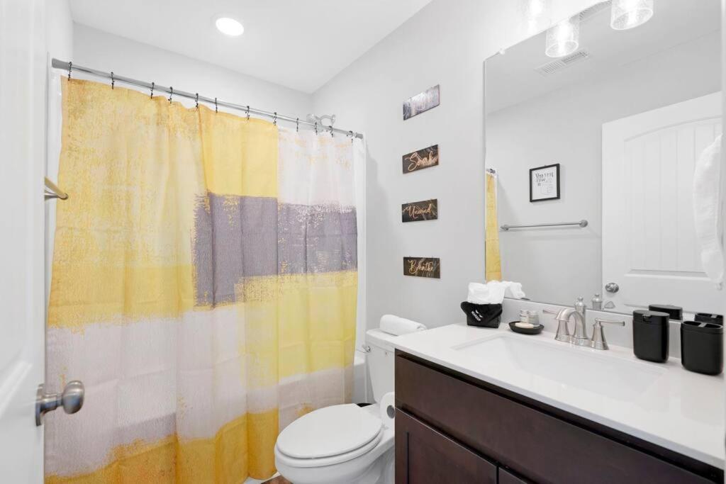 Make Lemonade In Luxury W King Bed And Free Parking Plus 40 Minutes To Nashville Clarksville Luaran gambar