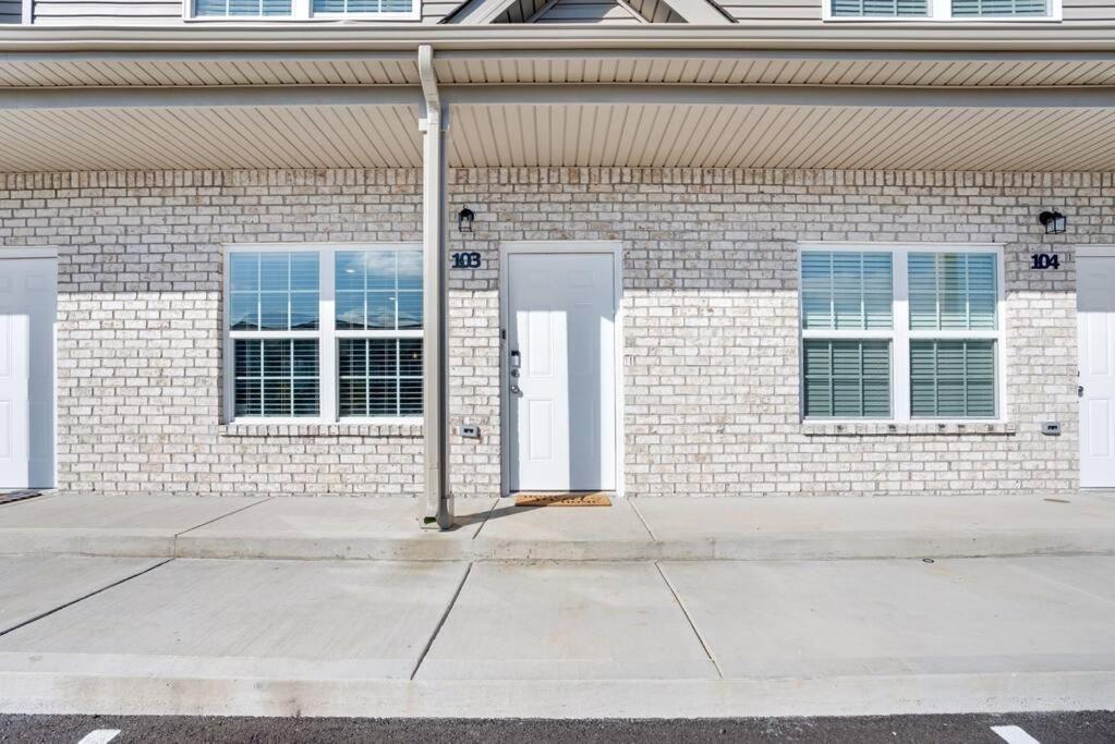 Make Lemonade In Luxury W King Bed And Free Parking Plus 40 Minutes To Nashville Clarksville Luaran gambar